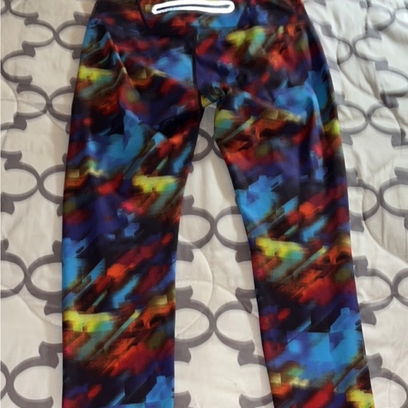 Women’s Athleta Abstract Design Colorful Like New Size Small Leggings - Picture 3 of 5